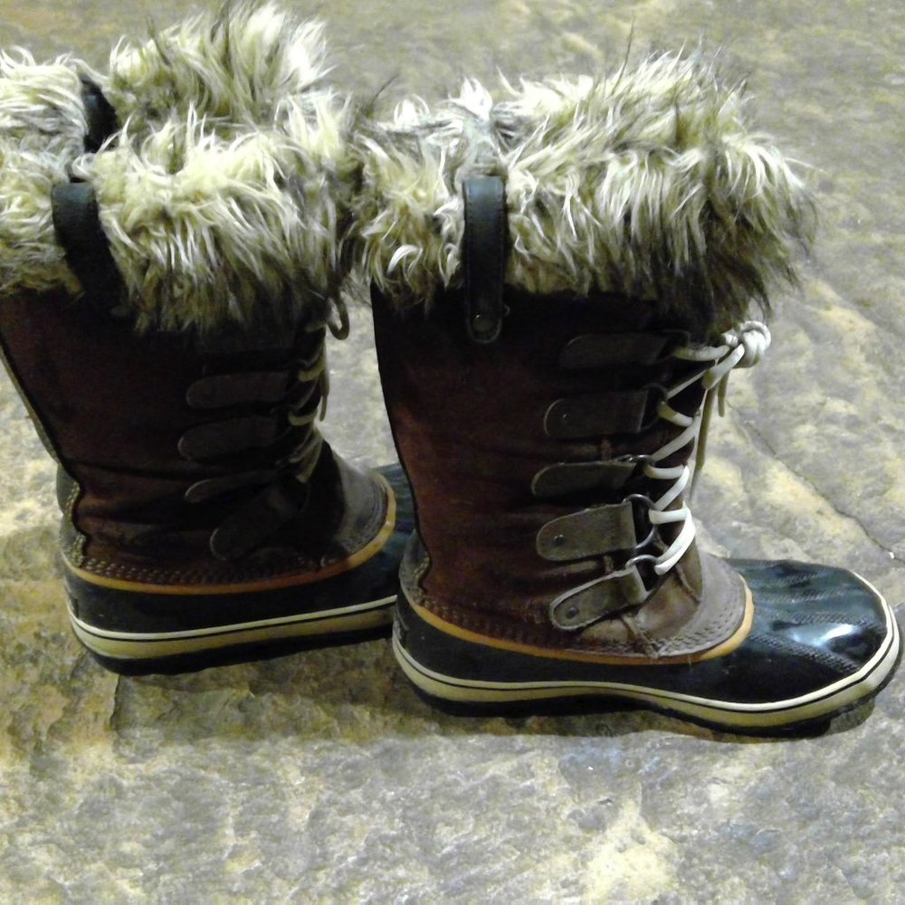 Sorel waterproof, insulated snow boots size 10